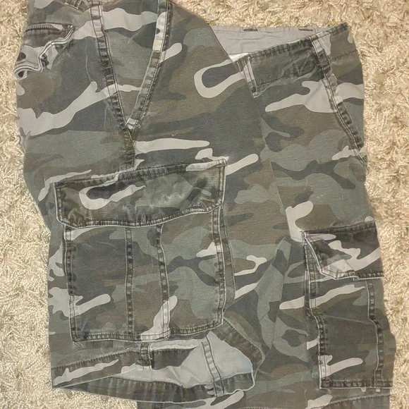 Men's size 44 Camouflage Cargo Shorts drab olive colors GC - Picture 3 of 9